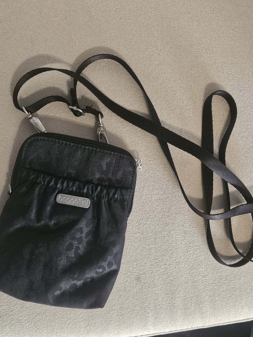 Baggallini Black Mini Crossbody Phone Pouch
